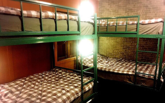 Sleep Ping Bed & River Bar - Hostel