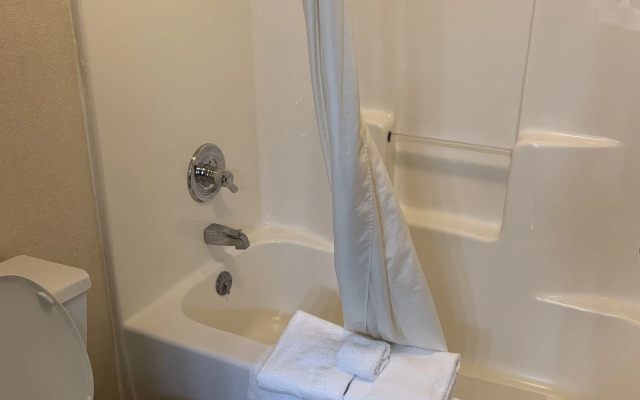 Quality Inn Macomb near University Area