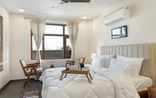 Penthouse W Jacuzzi Garden Extra Room Pets OK