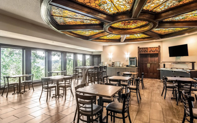 The Riverview Inn & Suites, an Ascend Hotel Collection Member