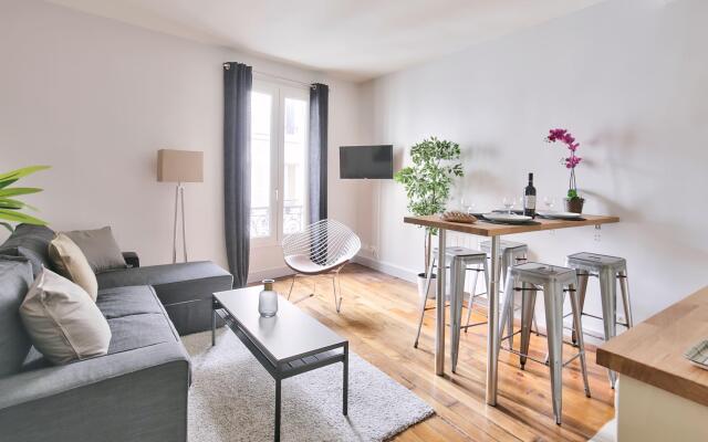 B 832  - Buttes Chaumont - Spacieux appartement