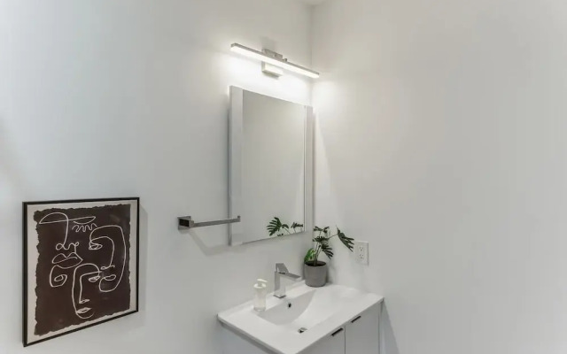 University City - Philadelphia 6 Bedroom Home by RedAwning