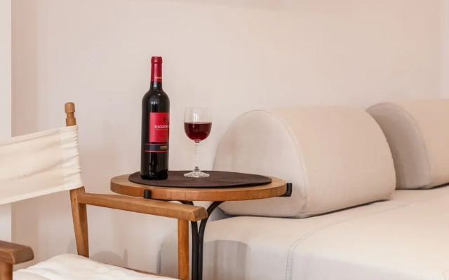 ALTIDO Charming 1BR Apt w/workspace in Sao Bento