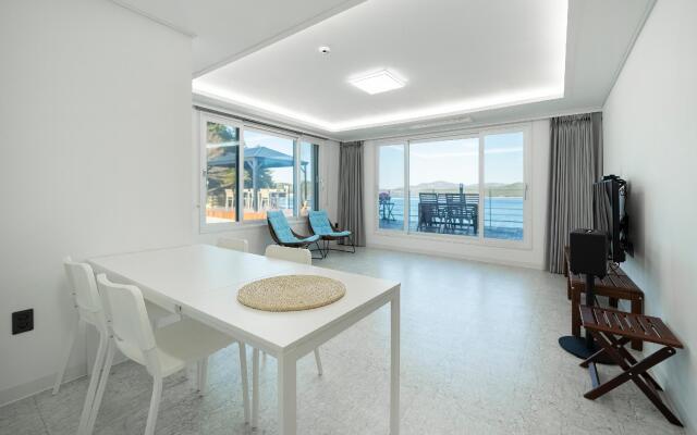Geojae Uon Poolvilla Pension