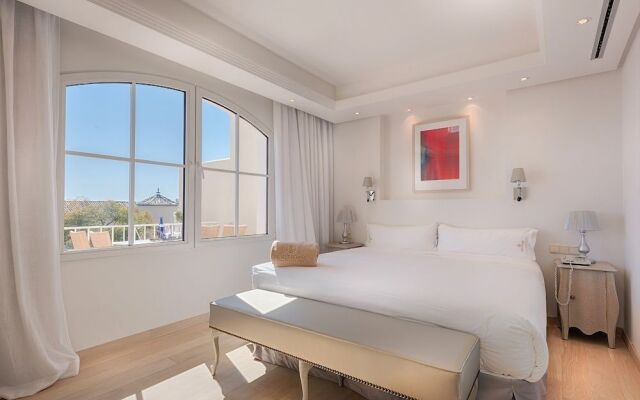Las Dunas Suites & Apartments