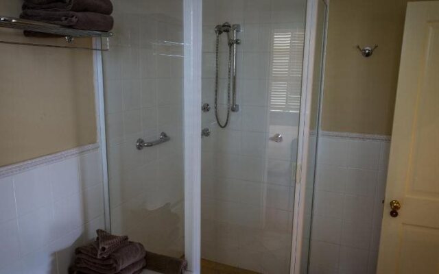 Tizzana Winery Bed & Breakfast