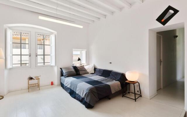 Modest Holiday Home in Avignon next to the City Centre