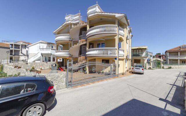 Apartments Ana