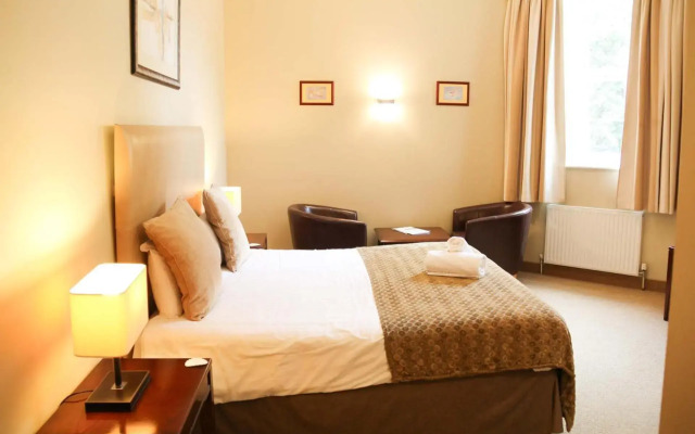 Oriel Hotel