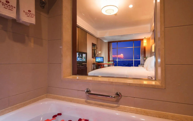 Ramada Plaza Zhijiang Hotel