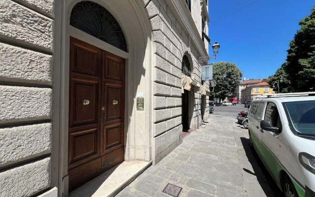 Palestro Apartment by Mamo Florence