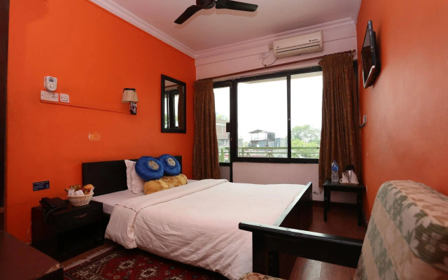 Teeka's Holiday Inn
