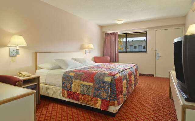Days Inn by Wyndham Overland Park/Metcalf/Convention Center