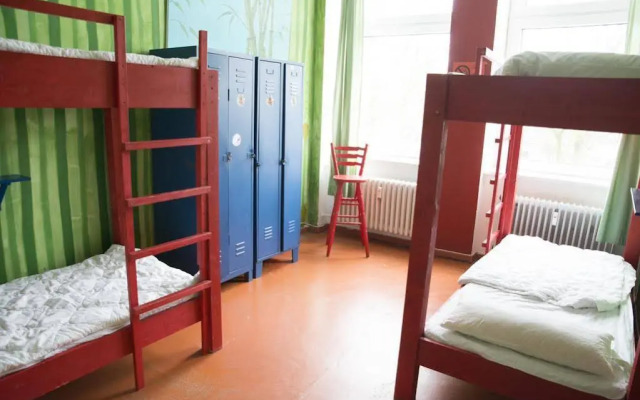 Instant Sleep Backpacker Hostel