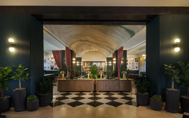 Renaissance Las Vegas Hotel