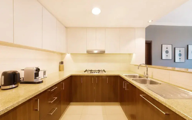 Maison Privee - 5 stars Apt in Architectural Marvel of Dubai