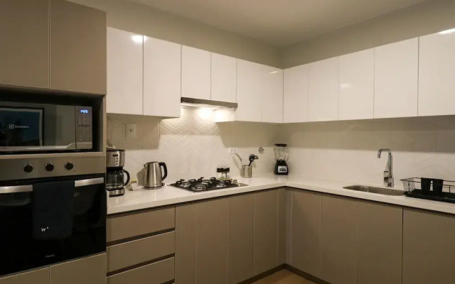 w Majestic 2BR w Balcony in Miraflores