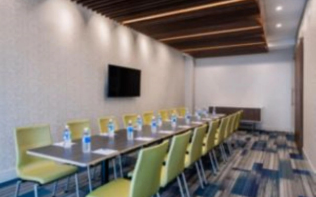 Holiday Inn Express & Suites Brandon by IHG
