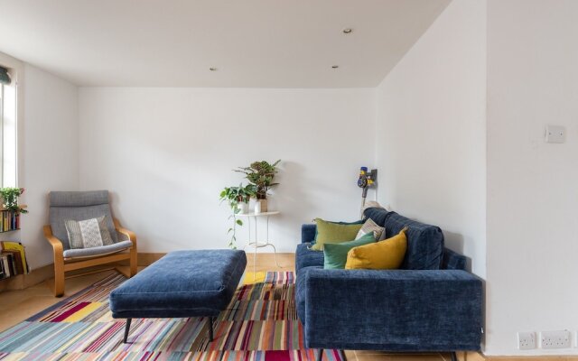 Perfectly Placed Central London Flat for 2