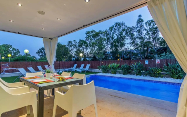 Beach Villa Cosins 1 Mel by Sealand Villas