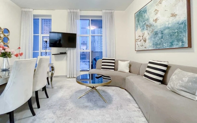 Phaedrus Living: Dubai Marina Arcade Residence 702