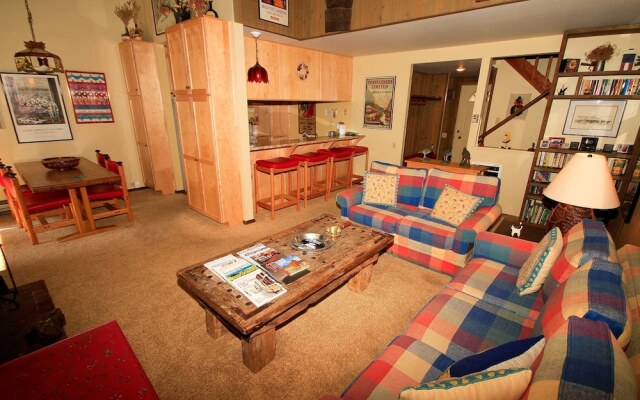 Discovery 4 Condominiums