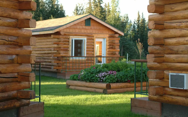 Pike's Waterfront Lodge