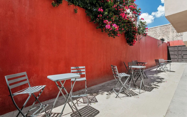 Ezequiel Montes By Homirent