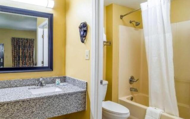 Country Hearth Inn & Suites West Columbia