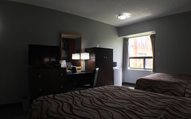 Super 8 Mt Hope Hamilton Intl Arpt On