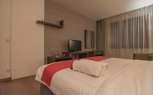 RedDoorz Premium near Paris Van Java Mall