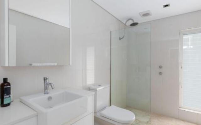 TASMAN DRIVE Gerringong 4pm check out Sundays