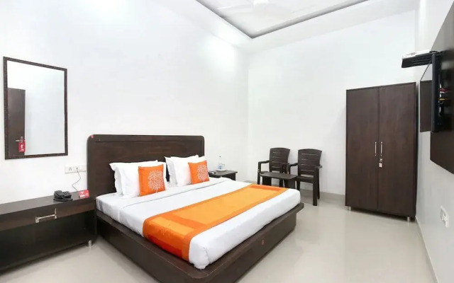 OYO 11421 Regal Residency