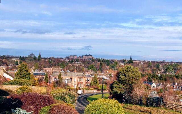 Beautiful Home With Castle Views and Garden and Parking