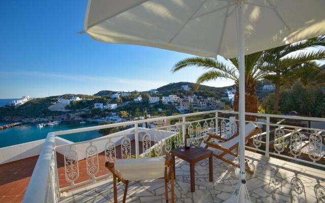 Deck2 Syros Premium Apartments