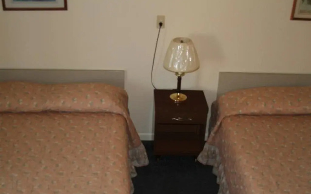 Badlands Hotel and Campground