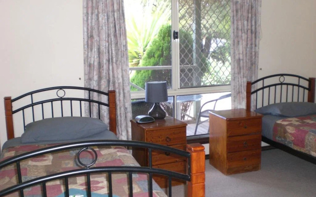 Pinjarra Caravan Park and Cabins