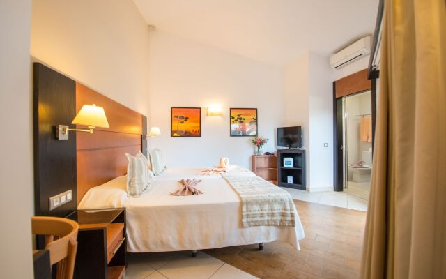 HL Miraflor Suites Hotel