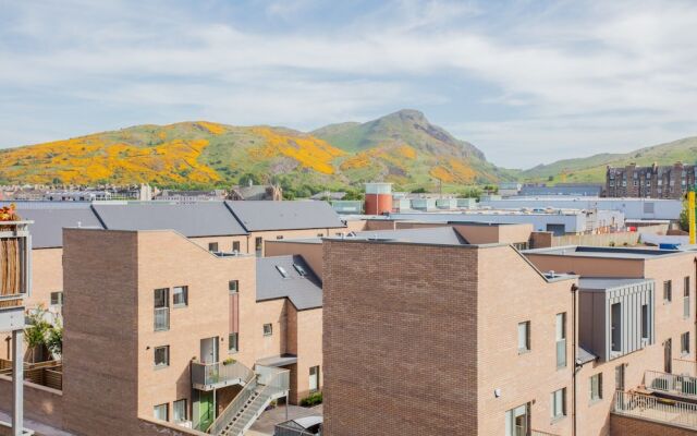 2 Bedroom Flat With Views of Arthurs Seat