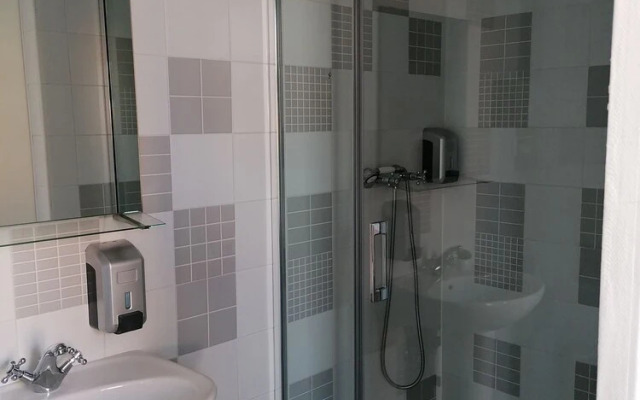 Day Off Suite&Hostel