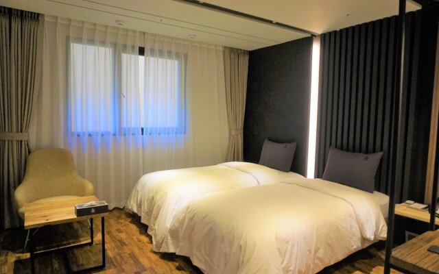 Yeoubi Hotel
