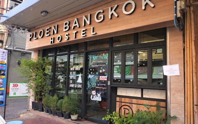 Ploen Bangkok Hostel