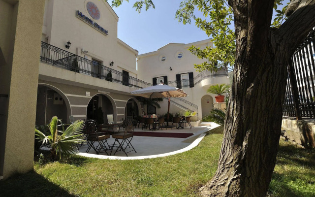 Hotel Djuric