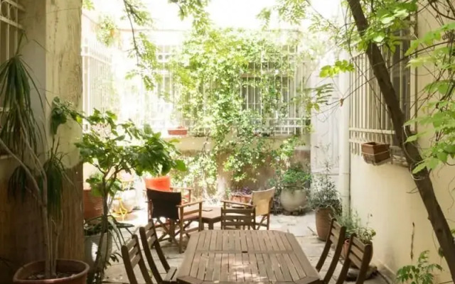 Secret Garden, 3br, Cozy and Quiet Athens Gem
