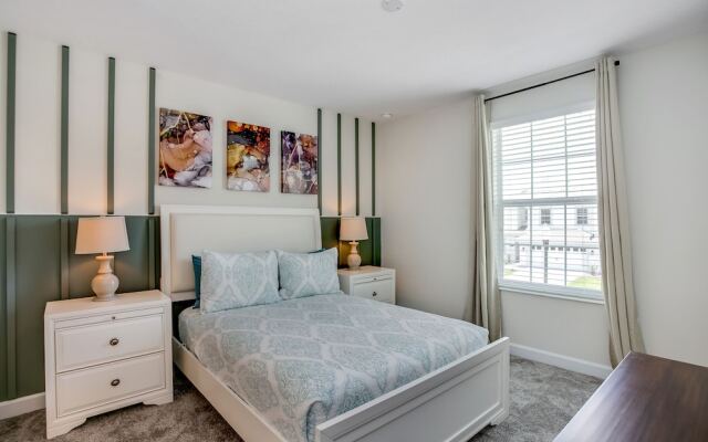 Contemporary Home w/ Private Pool& Spa!