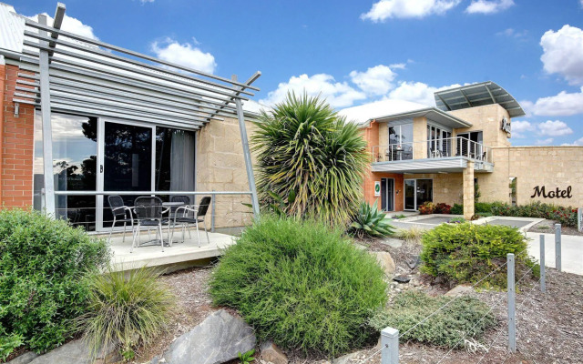 Strath Motel