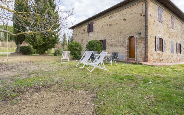 Cozy Farmhouse in Montespertoli With Swimming Pool