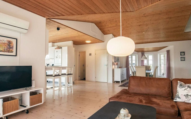 6 Person Holiday Home in Millinge