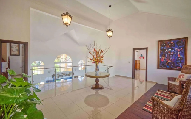 Large Golf View Villa With Pool Jacuzzi and Staff