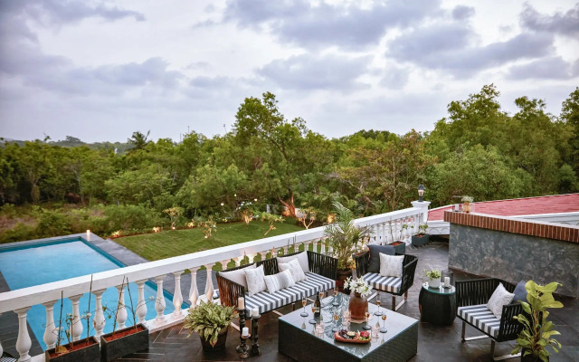 Estate De Frangipani